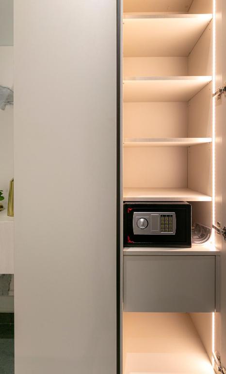 B&D Luxury Suites - 10