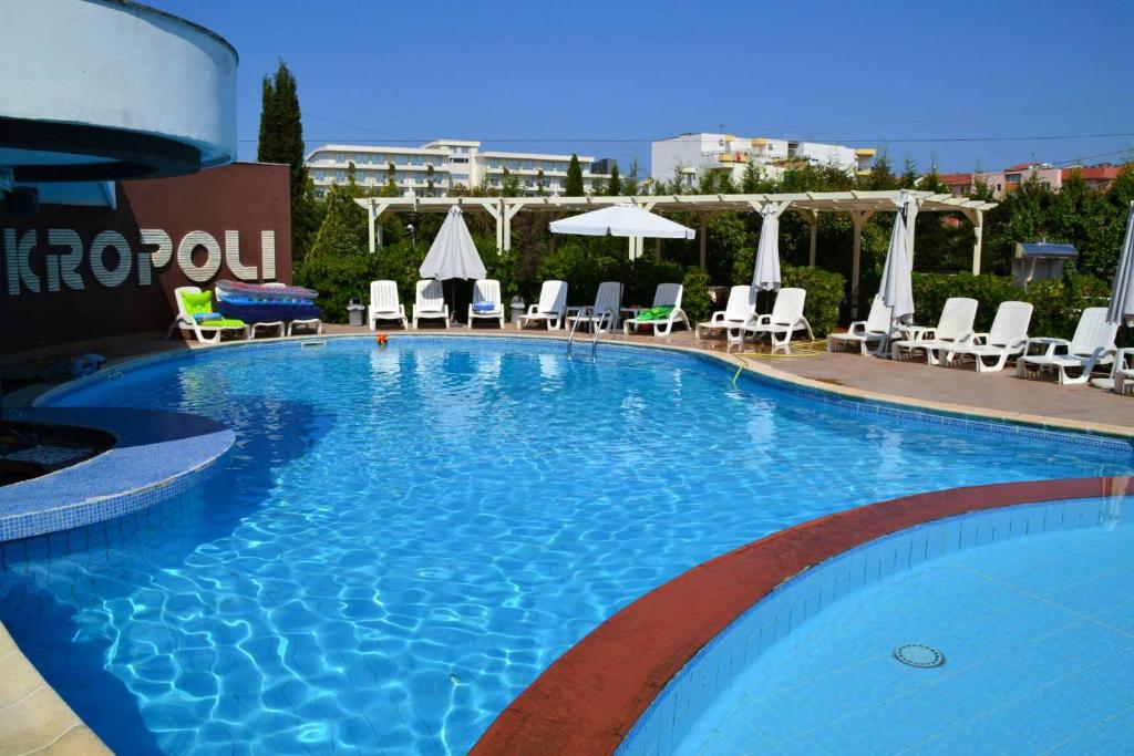 Bazén v ubytování Akropoli Hotel nebo v jeho okolí
