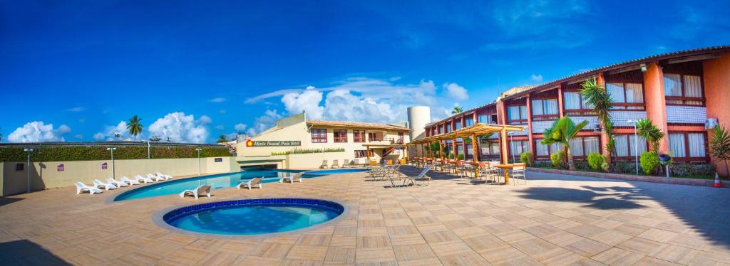 Bazén v ubytování Monte Pascoal Praia Hotel nebo v jeho okolí