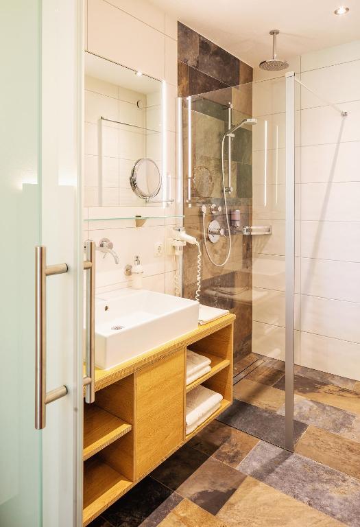 Koupelna v ubytování Natur-Genuss-Hotel Sonnasita