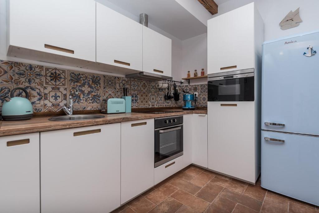 Kuchnia lub aneks kuchenny w obiekcie Brand new Villa Cara d oro, Vrana