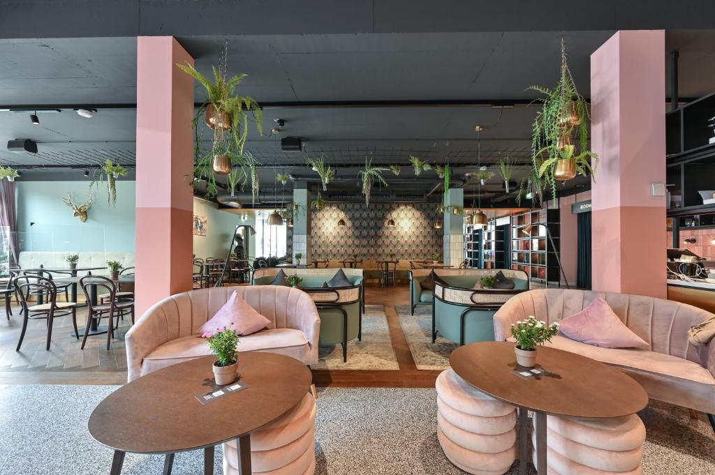 a lobby with tables and chairs and a restaurant at Hotel Sonne in Füssen