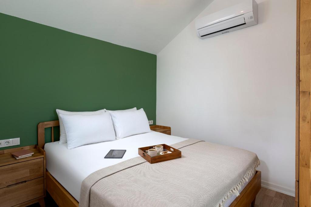 Postel nebo postele na pokoji v ubytování Kairos Hotel