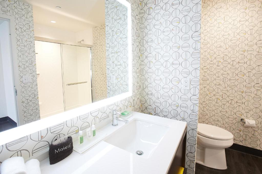 Holiday Inn Louisville Downtown , an IHG Hotel - 