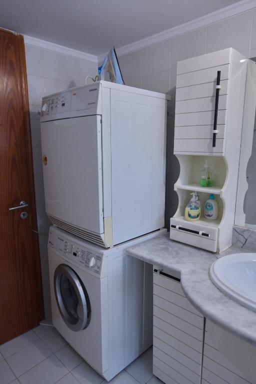 Kuchyň nebo kuchyňský kout v ubytování Villa Ioanna