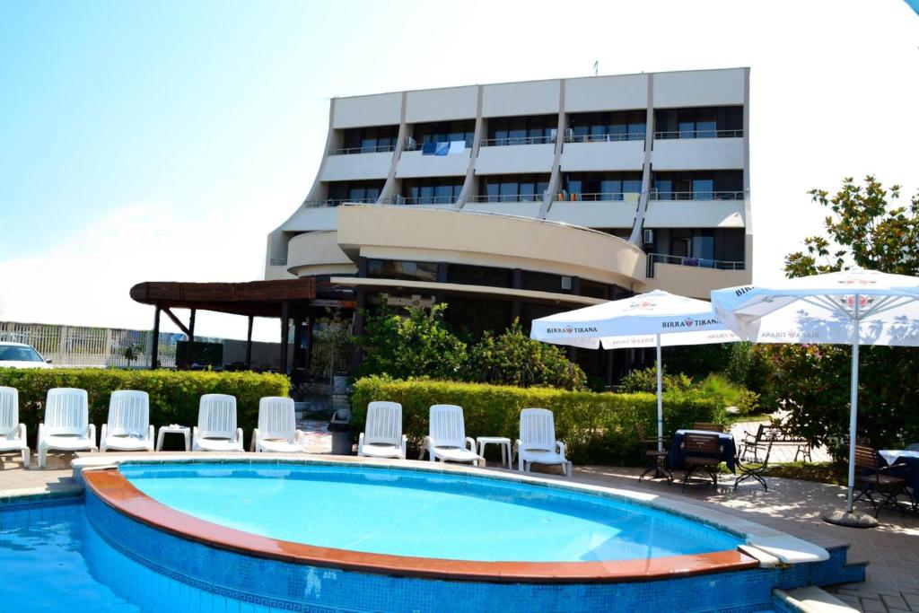 Bazén v ubytování Akropoli Hotel nebo v jeho okolí