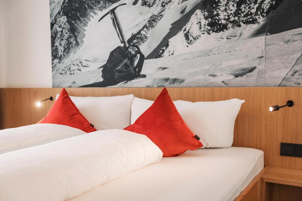Postel nebo postele na pokoji v ubytování Apart Garni St Martin - Silvretta Card Premium Betrieb