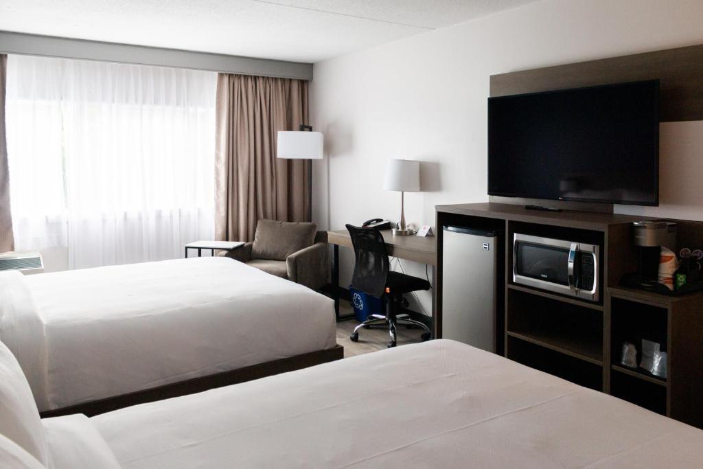 Comfort Suites Kingston Central - Standard-Queen-Zimmer Mit Zwei Queensize-Betten – Nichtraucher