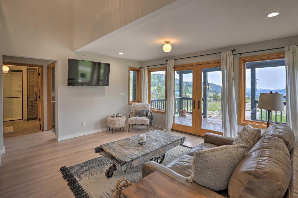 Modern Evergreen Duplex Off I-70 with Mountain Views - Holiday Home