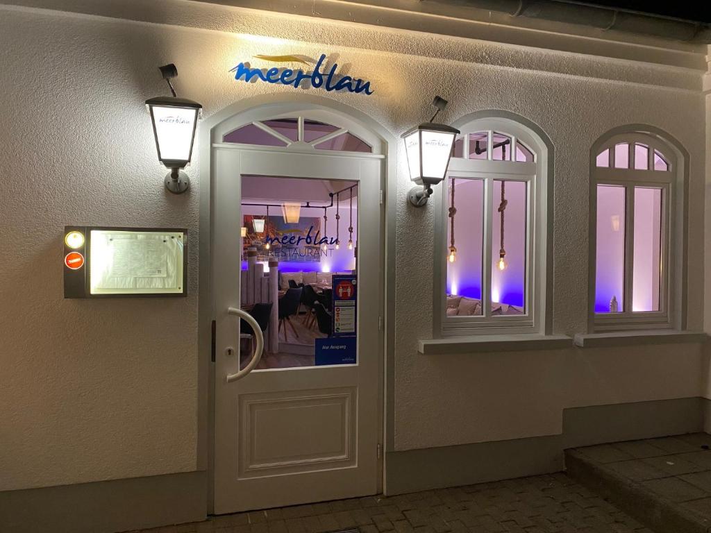 TV a/nebo společenská místnost v ubytování Hotel meerblau