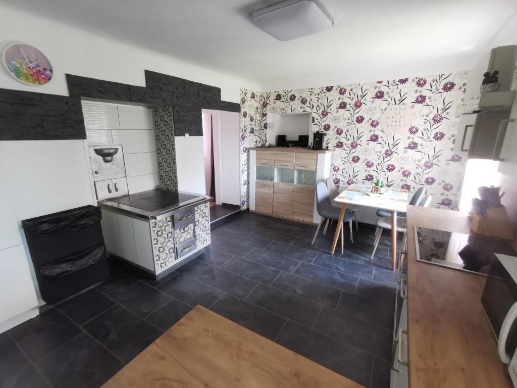 A kitchen or kitchenette at Ferienwohnung Rotheneder- Rupp