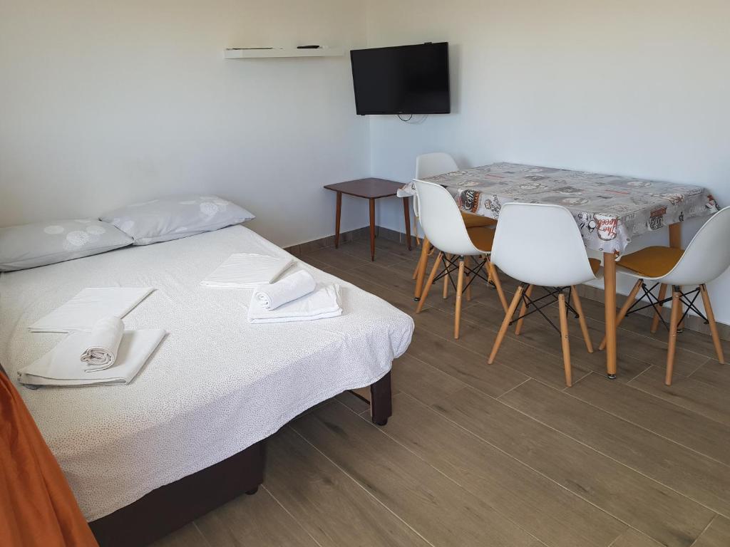 Postel nebo postele na pokoji v ubytování Apartmani Nora Štinjan