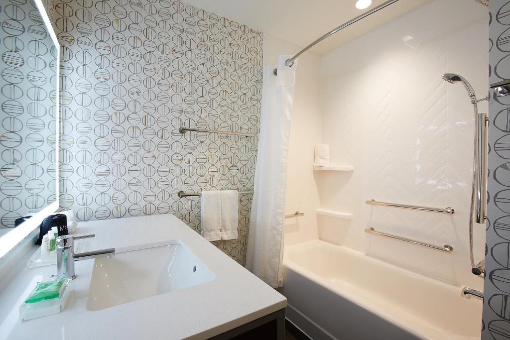 Holiday Inn Louisville Downtown , an IHG Hotel - 