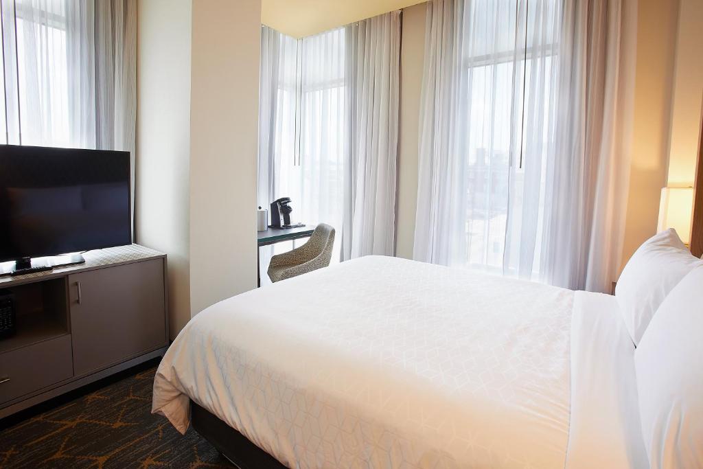 Holiday Inn Louisville Downtown , an IHG Hotel - 