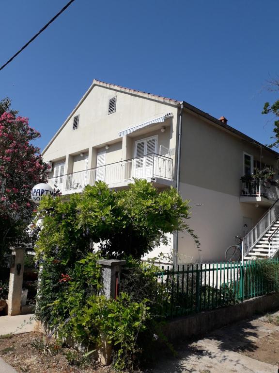 Fotografia z galérie ubytovania Apartmani Dalmacija v destinácii Biograd na Moru