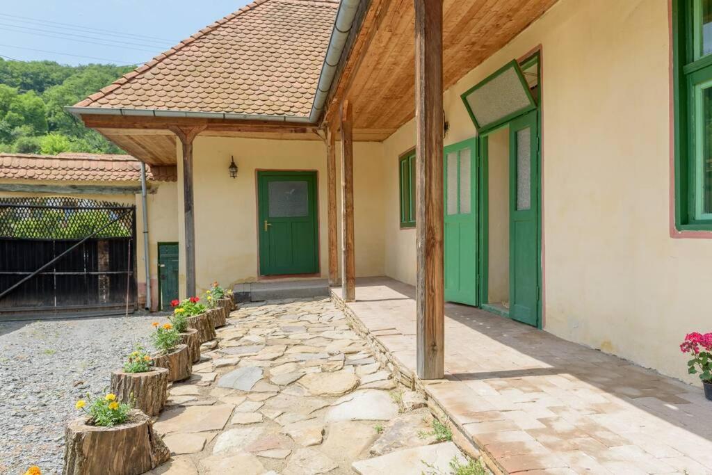 Experience Transylvania Florești 79 - Housity