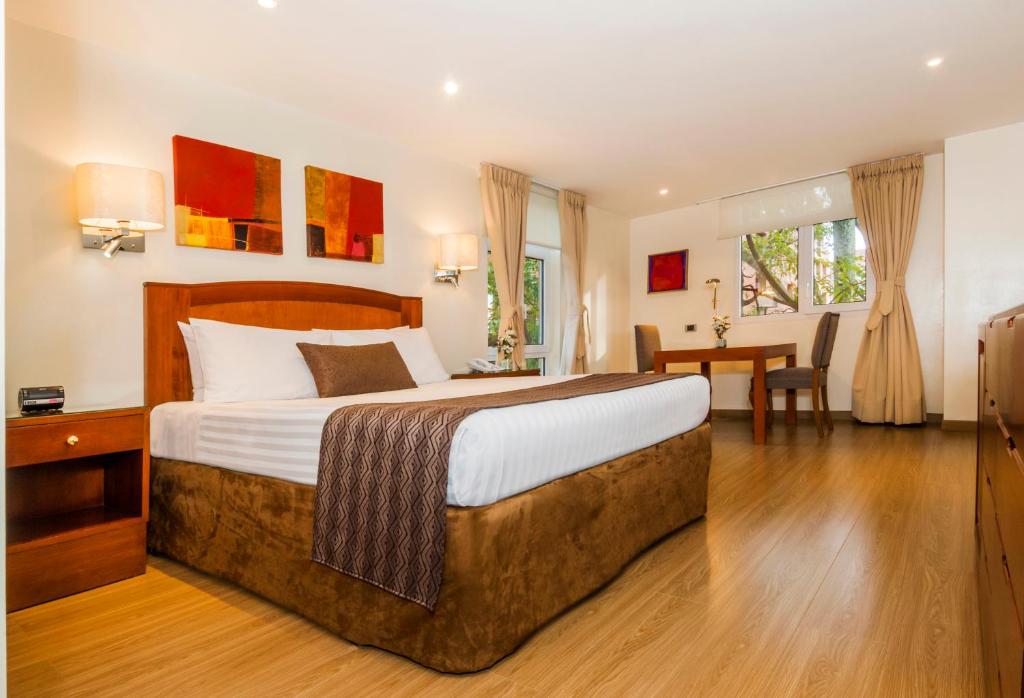 Postel nebo postele na pokoji v ubytování Hotel Portón Bogota