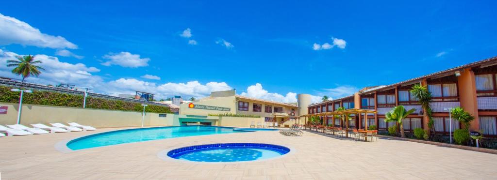 Bazén v ubytování Monte Pascoal Praia Hotel nebo v jeho okolí