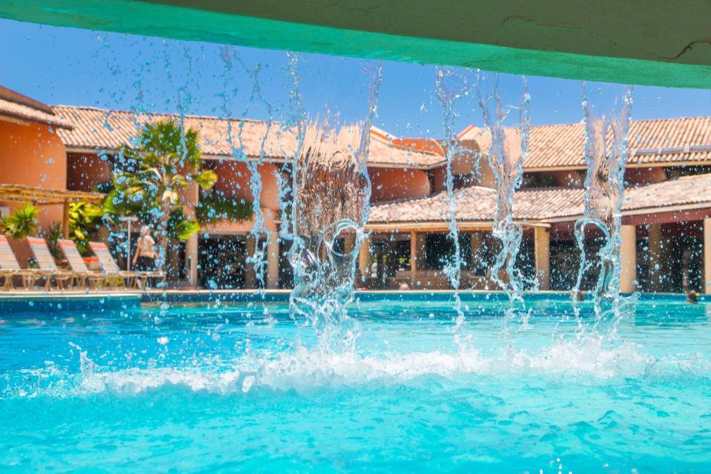 Bazén v ubytování Monte Pascoal Praia Hotel nebo v jeho okolí