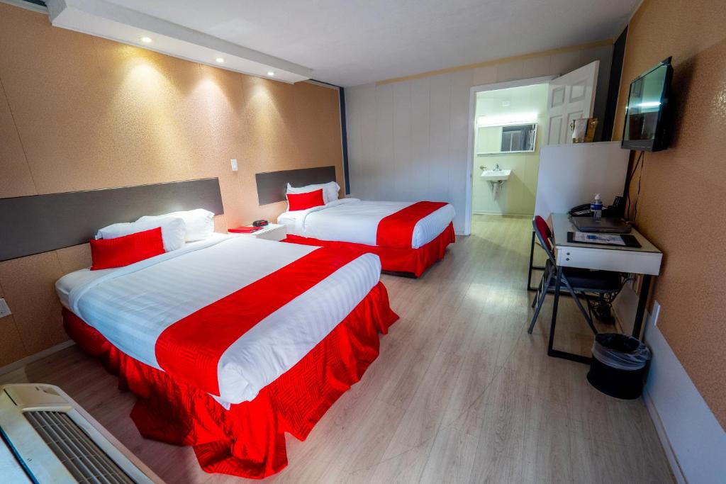 Travelodge by Wyndham Orlando at Heart of International Drive - 