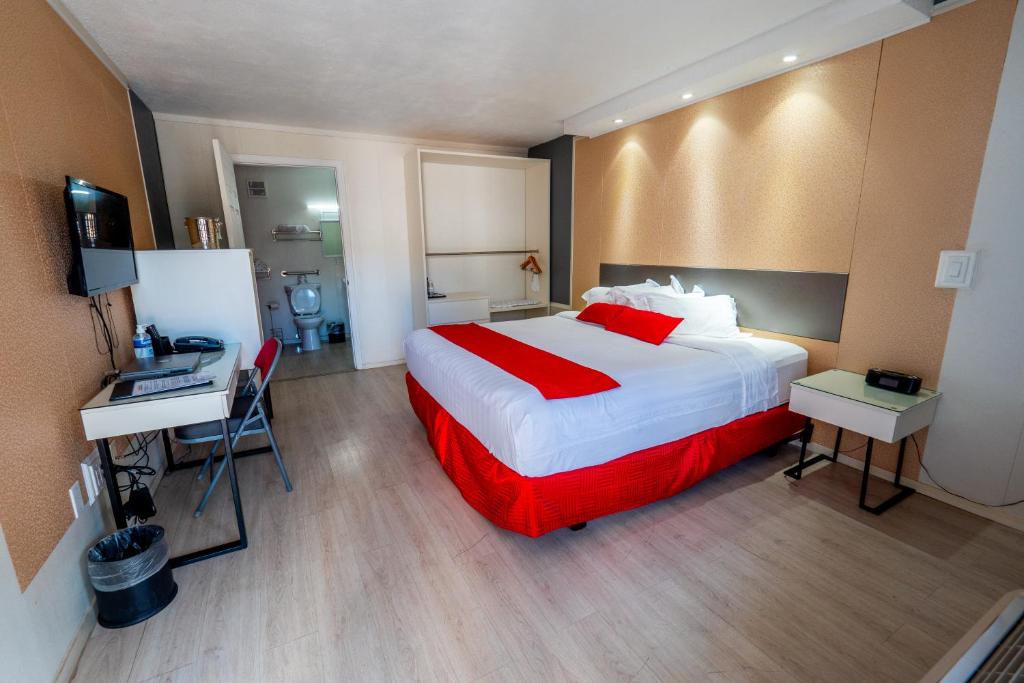Travelodge by Wyndham Orlando at Heart of International Drive - 