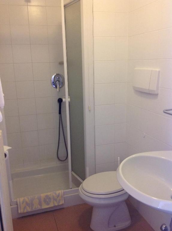 Koupelna v ubytování Albergo Giardinetto