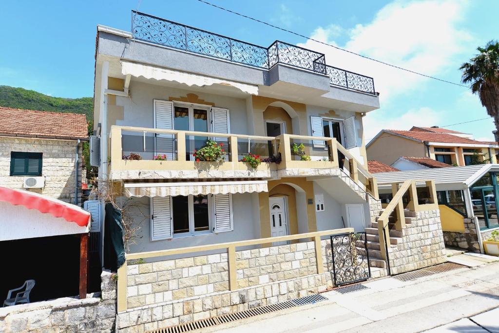 Budova, kde se apartmán nachází