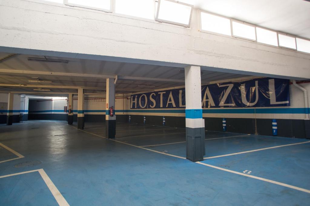 Tenis a/nebo squash v ubytování Hostal Azul nebo okolí