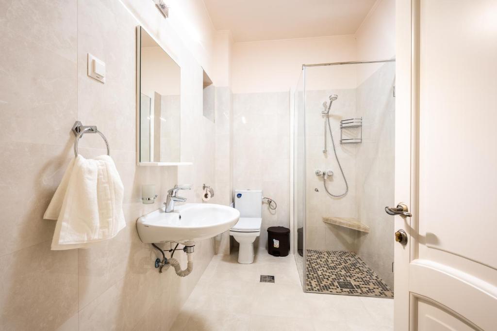 Koupelna v ubytování Apartament Hotel H
