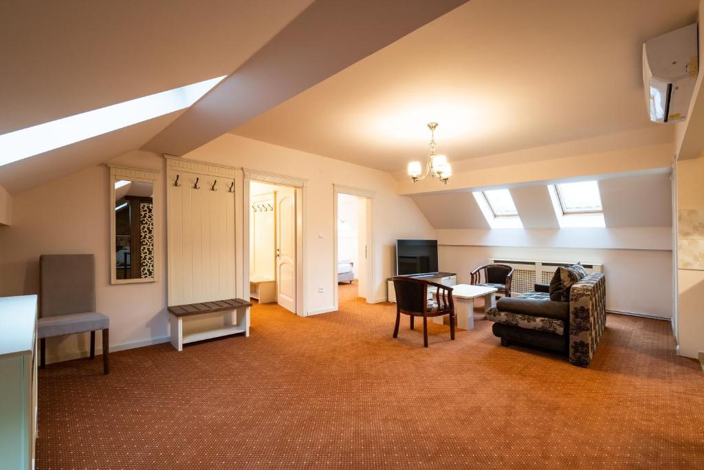 TV a/nebo společenská místnost v ubytování Apartament Hotel H