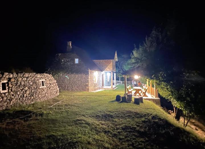 Giardino di Guest House Gjelaj