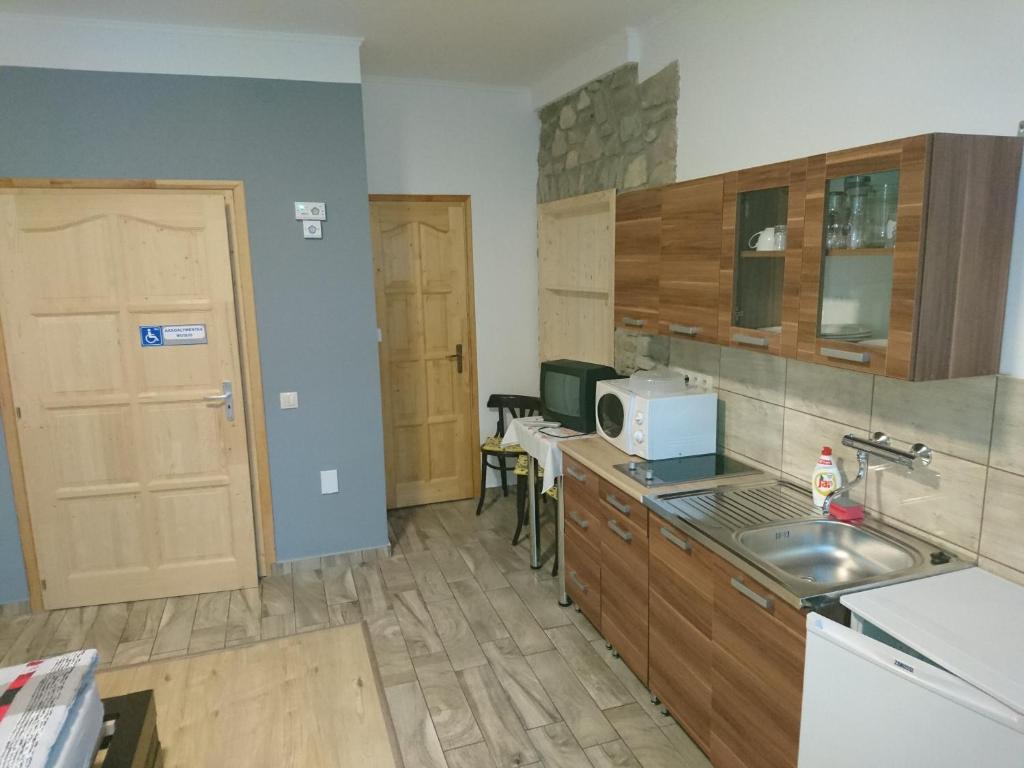 Kuchnia lub aneks kuchenny w obiekcie Bé-La 2 Vendégház