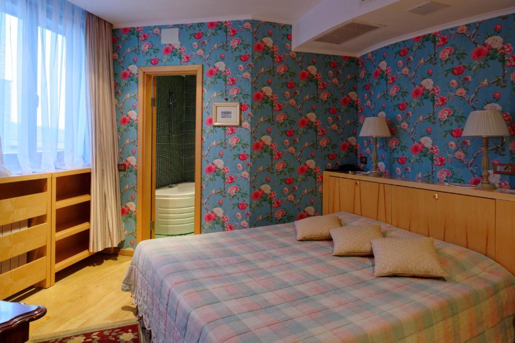 Hotel Soli Invicto - Large Double Room