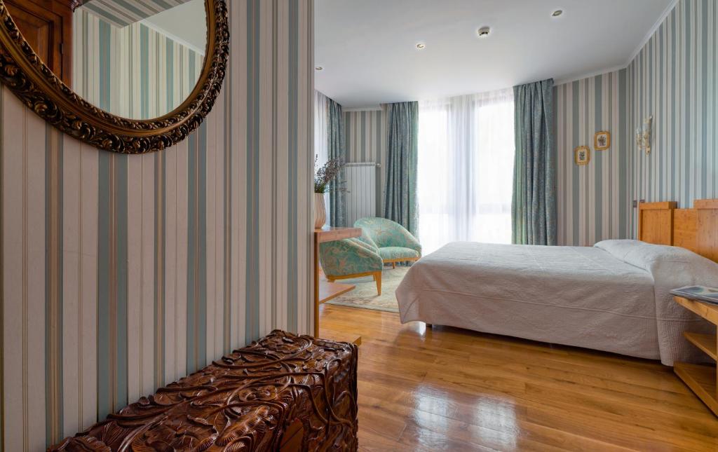 Hotel Soli Invicto - Large Double Room