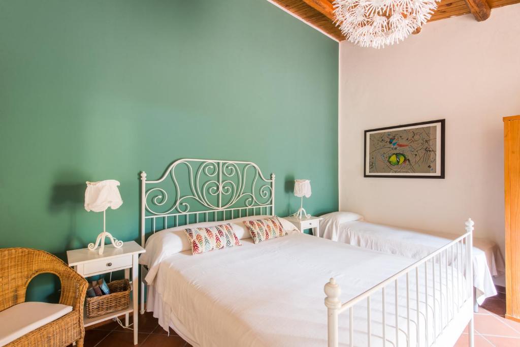 Łóżko lub łóżka w pokoju w obiekcie Villa Ammirata Mondello by Wonderful Italy