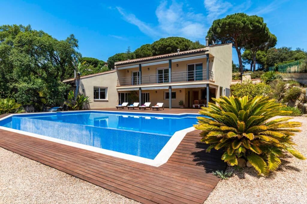 Bazén v ubytování Mediterranean villa with pool near barcelona nebo v jeho okolí