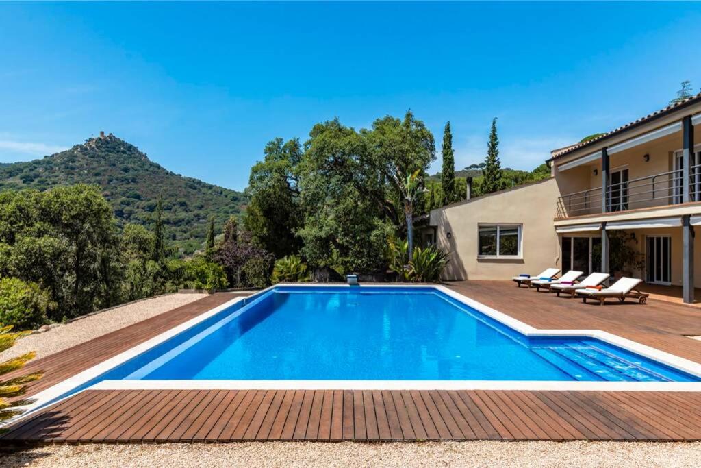 Bazén v ubytování Mediterranean villa with pool near barcelona nebo v jeho okolí