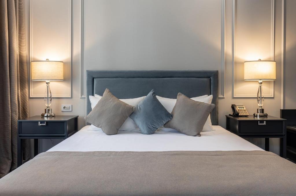 Postel nebo postele na pokoji v ubytování Dvoryansky Hotel