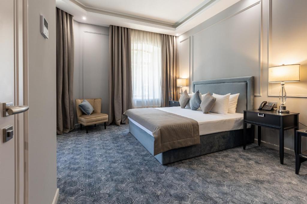 Postel nebo postele na pokoji v ubytování Dvoryansky Hotel