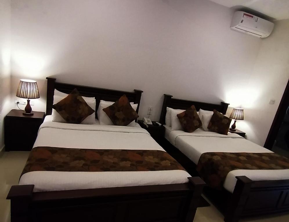 Postel nebo postele na pokoji v ubytování Hotel Bamiyan