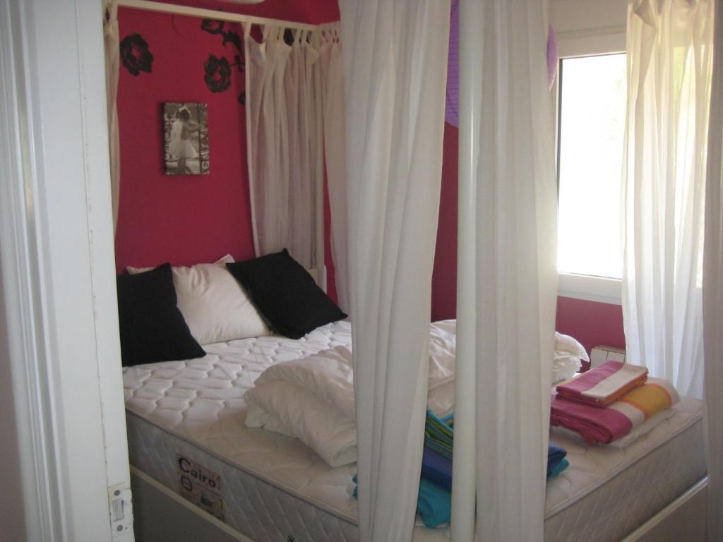 A bed or beds in a room at Arp