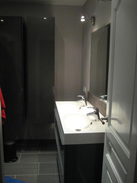 A bathroom at Arp