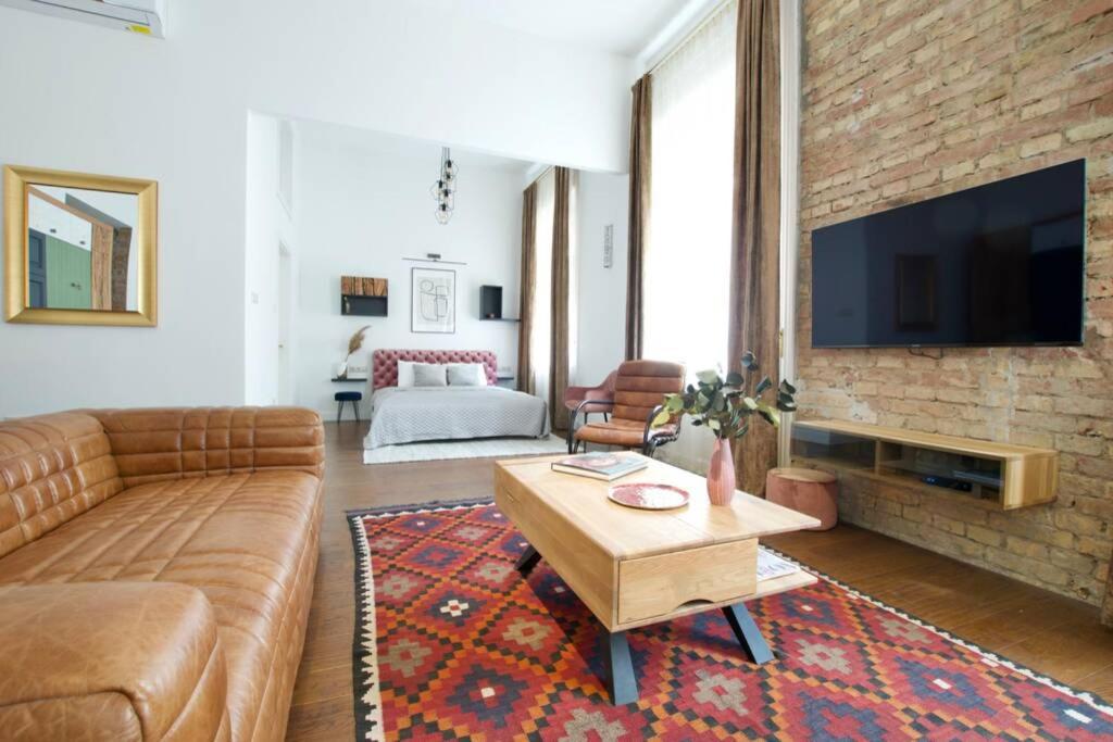 Televízia a/alebo spoločenská miestnosť v ubytovaní Premium Apartment by Hi5 - Best ever (191)