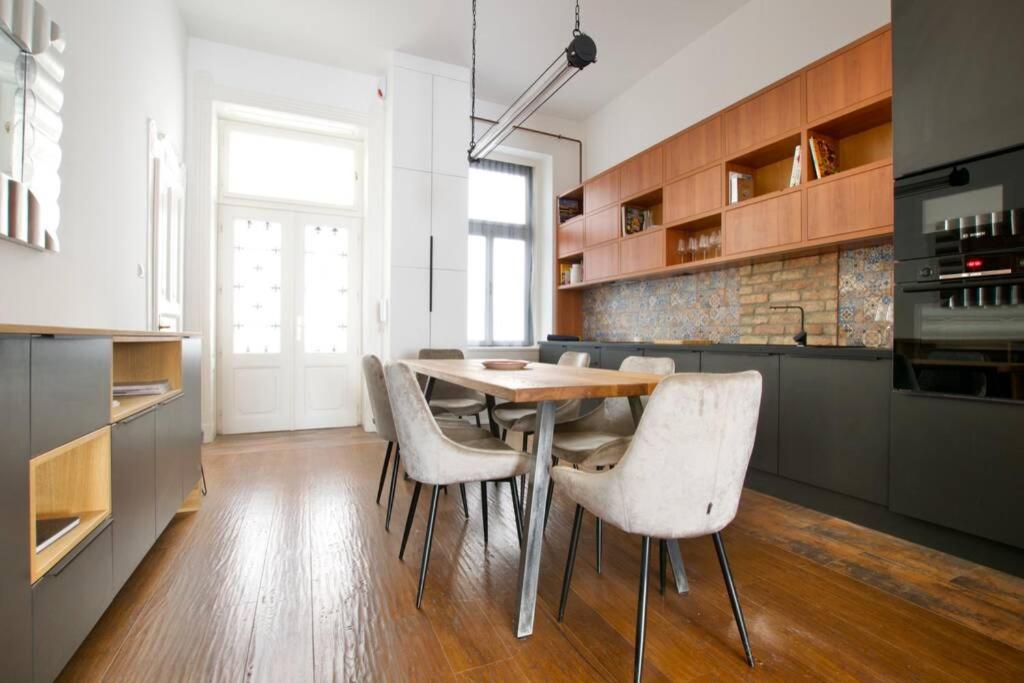Kuchyňa alebo kuchynka v ubytovaní Premium Apartment by Hi5 - Best ever (191)