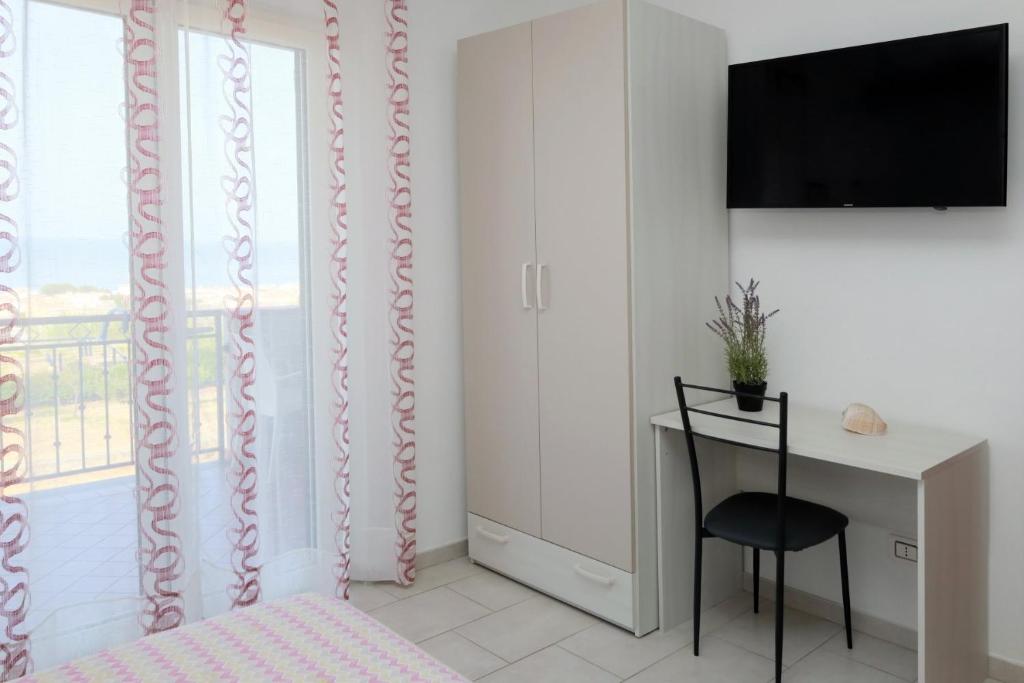 Televízia a/alebo spoločenská miestnosť v ubytovaní B&B Torre Nave