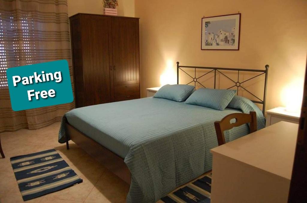 Castello Di Sotto tesisinde bir odada yatak veya yataklar