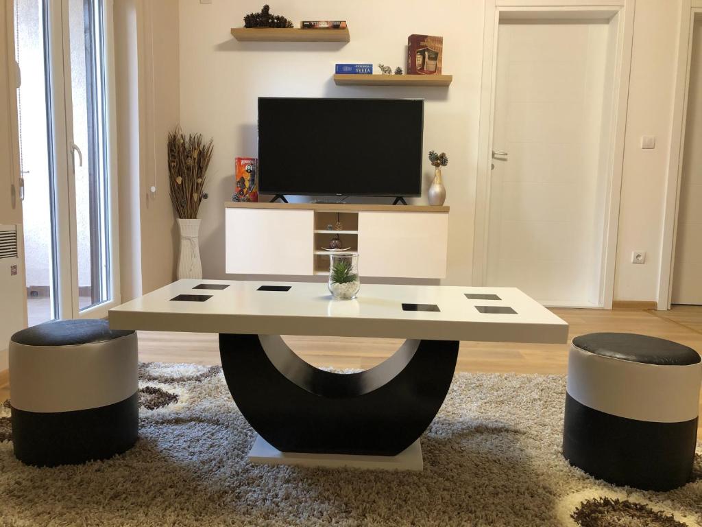 Μια τηλεόραση ή/και κέντρο ψυχαγωγίας στο Apartman Divac