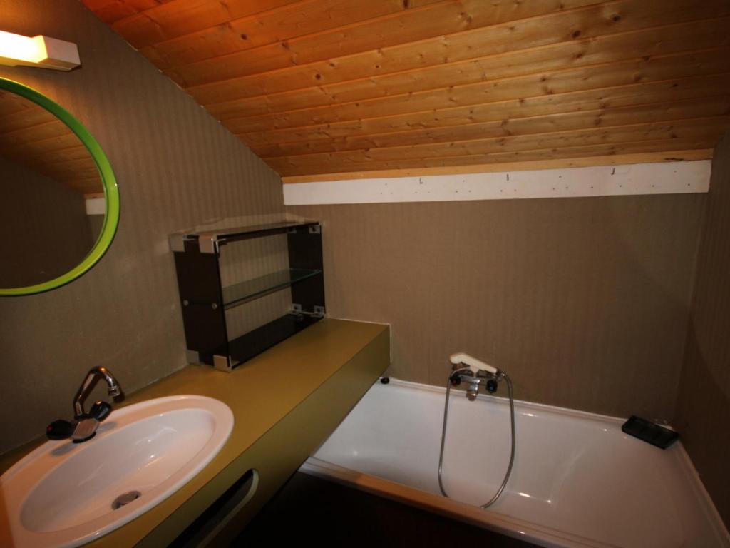 a bathroom with a sink and a bath tub at Appartement Les Saisies, 3 pièces, 6 personnes - FR-1-293-80 in Les Saisies