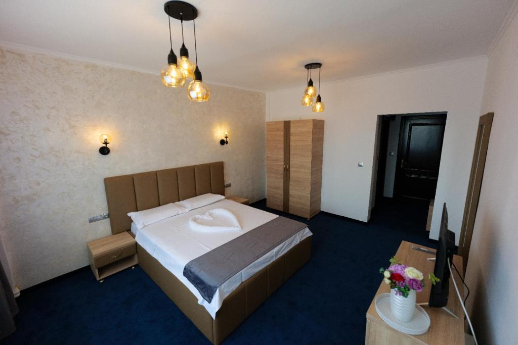 Postel nebo postele na pokoji v ubytování Villa Ovidiu