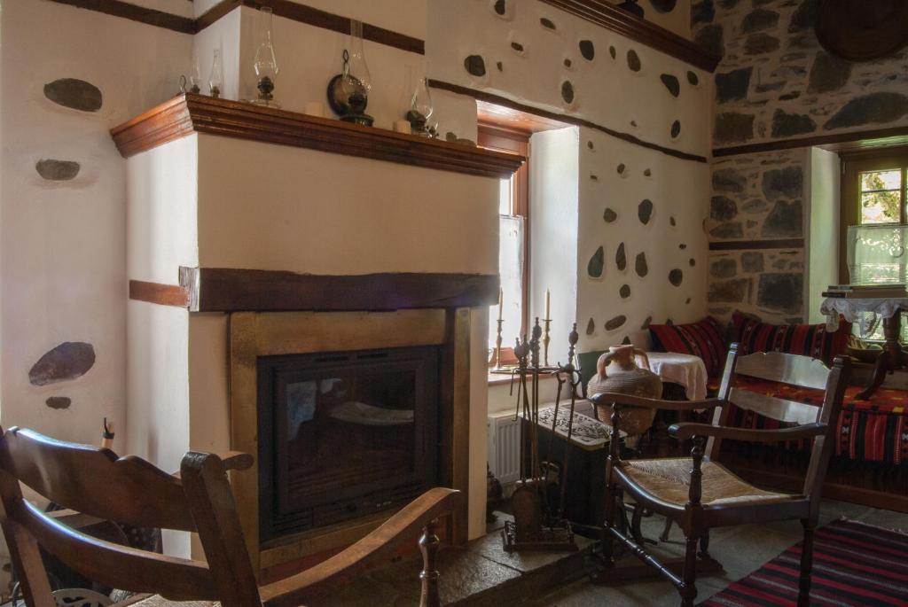 Posezení v ubytování Viraggas Traditional hotel